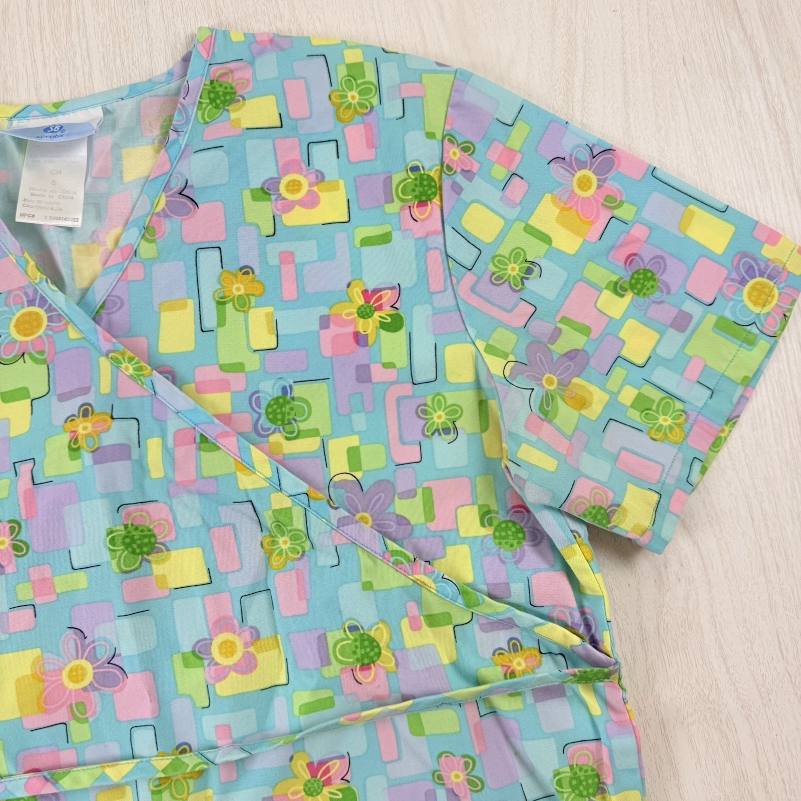 Scrubs Women's Small V Neck Floral Y2k Girly Cotton Blend Medical Top W/Tie Bac